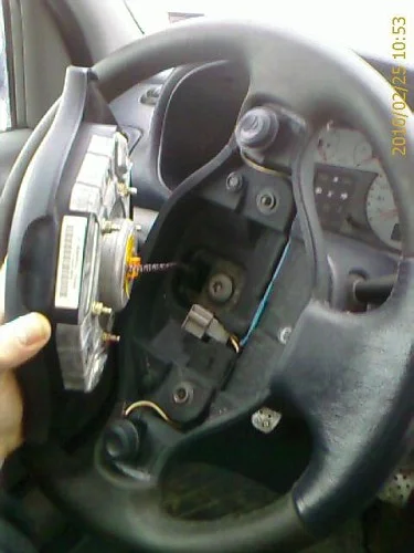 7 cut wheel off PH1 w steering of airbag off ClioSport.net Photo wheel 7 cut wheel off PH1 w steering of airbag off ClioSport.net Photo wheel